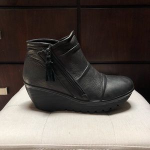 Brand new Sketchers platform wedge bootie 8